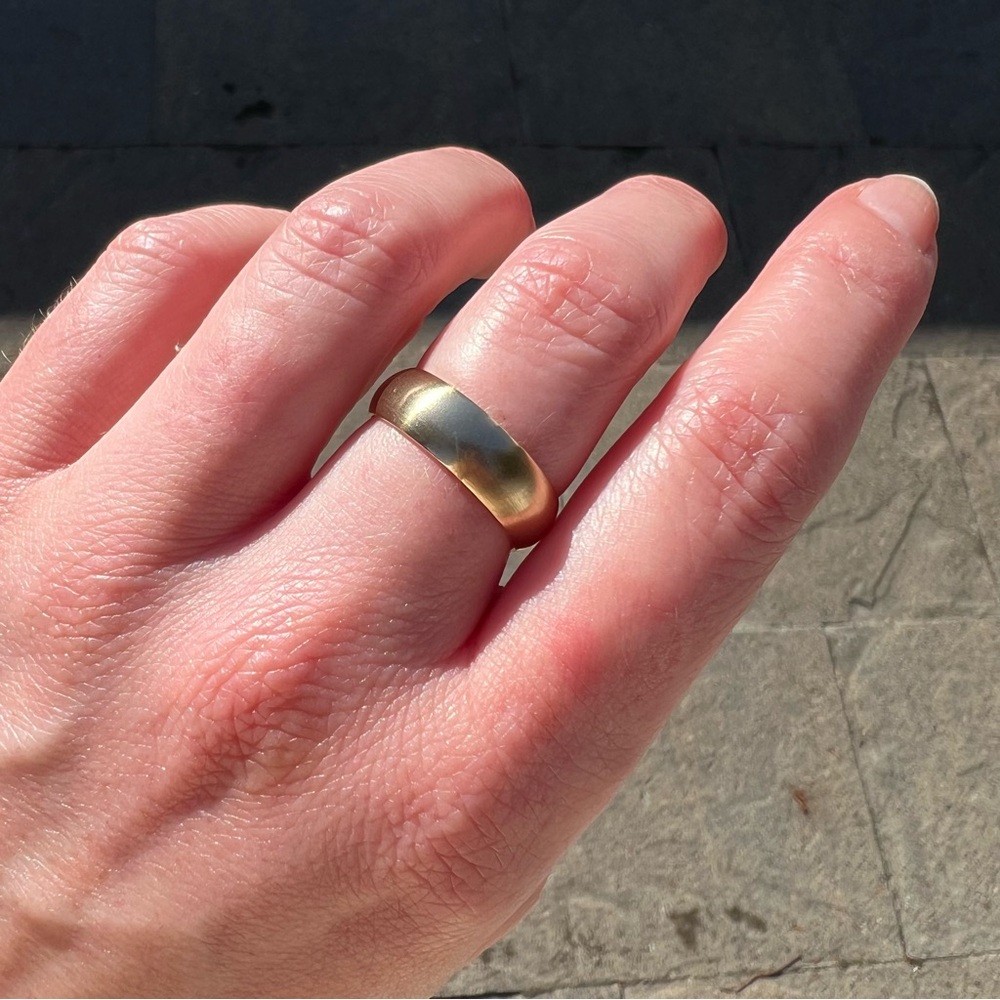 ONLY WORN ONCE! VRAI 18k solid yellow gold 6mm Round Brushed Band